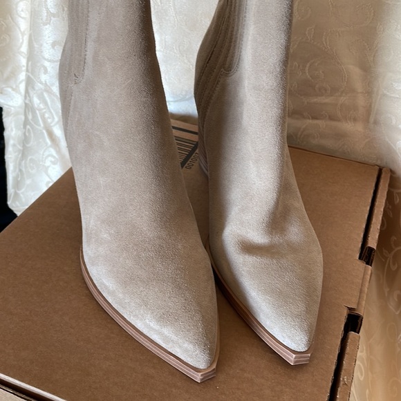 Mark Fisher Heeled genuine suede Ankle Booties Sz 8.5 - Picture 8 of 9